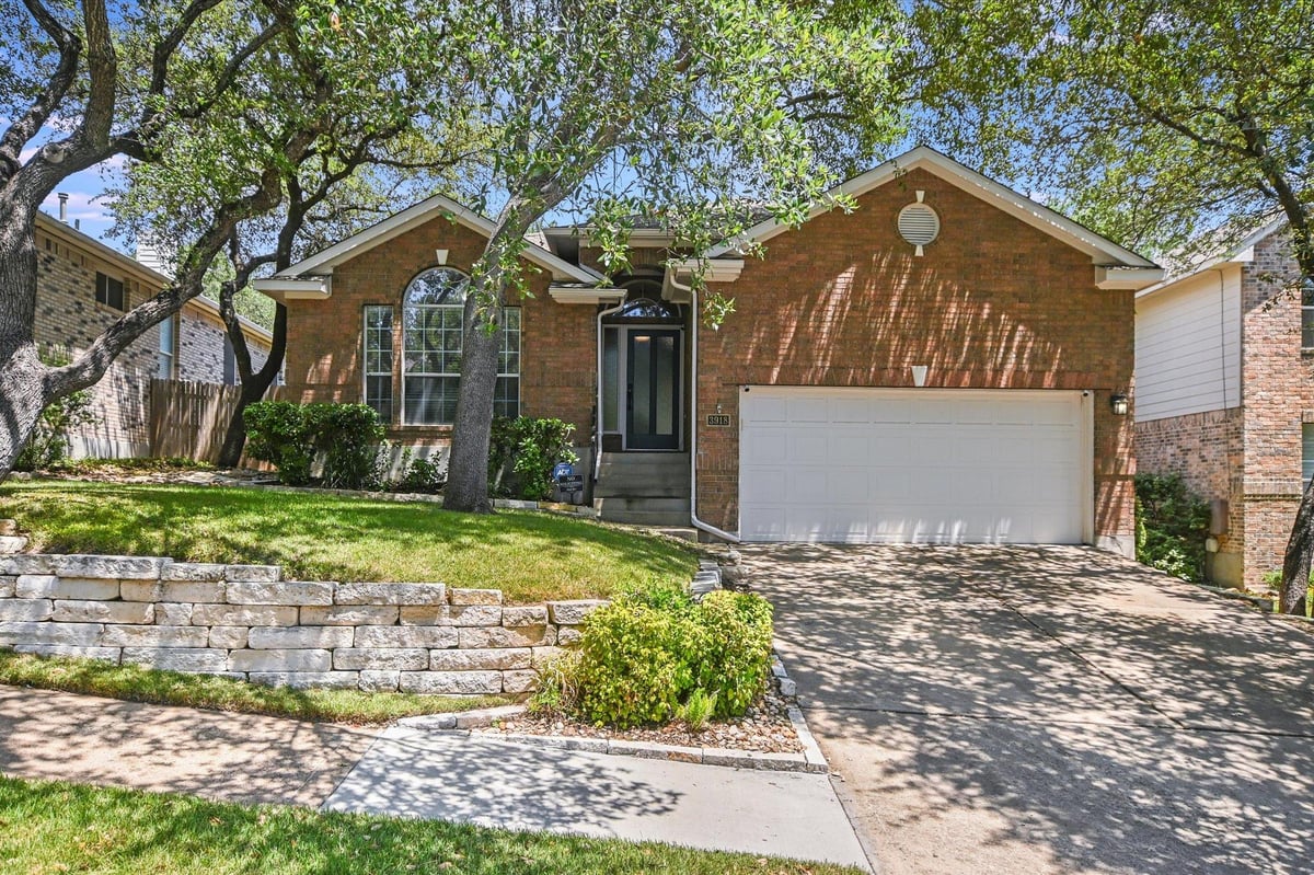 View 3918 Canyon Glen Circle in Steiner Ranch Ph 02 Sec 04D 3918 Canyon Glen Circle - front exterior - Luxury home in Steiner Ranch Ph 02 Sec 04D, Austin, TX