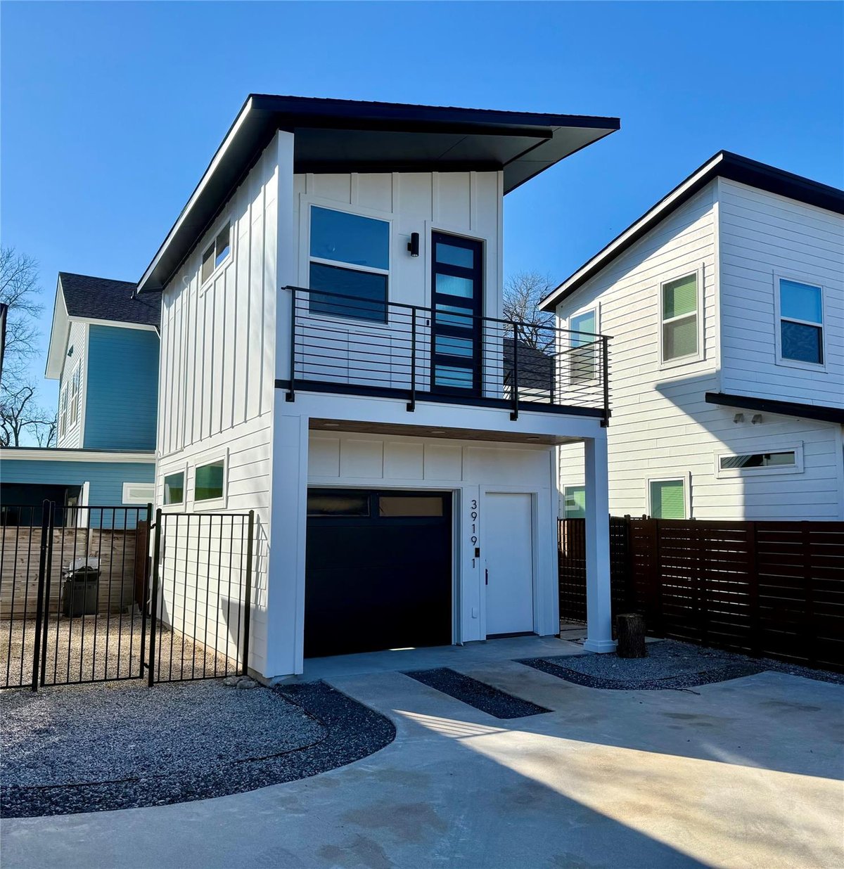 View 3919 E 16th #1 ST Unit #1 in Chernosky 09 3919 E 16th #1 ST Unit #1 - property photo 1 - Luxury home in Chernosky 09, Austin, TX