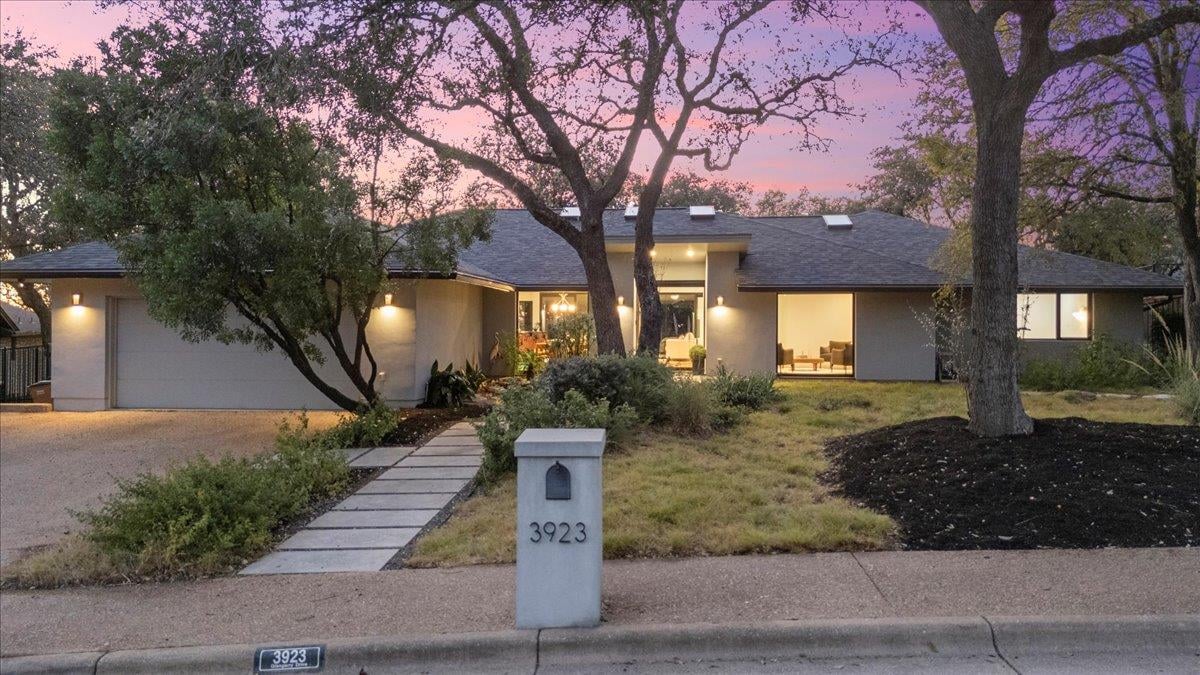 View 3923 Glengarry DR in Shinoak Valley Sec 01 3923 Glengarry DR - front exterior - Luxury home in Shinoak Valley Sec 01, Austin, TX