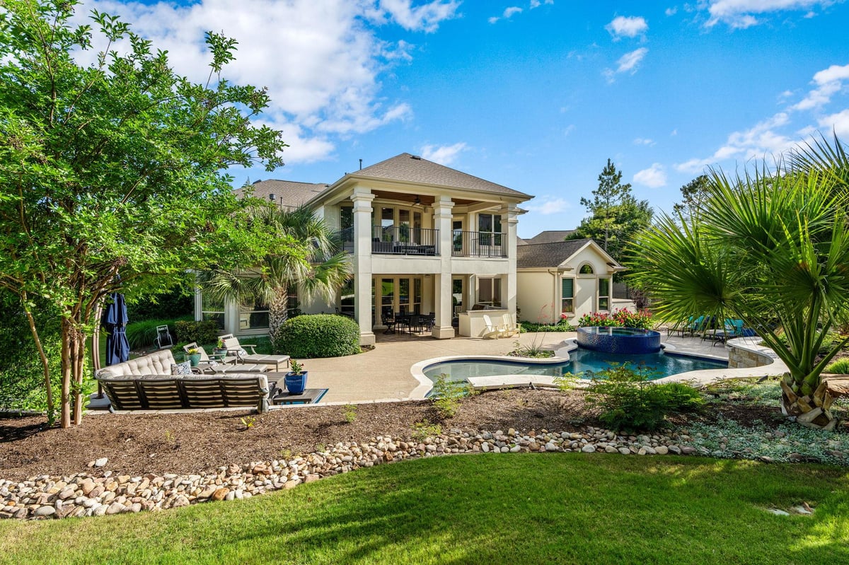 View 3925 Veneto CIR in Travisso Sec 1 Ph 1 3925 Veneto CIR - front exterior - Luxury home in Travisso Sec 1 Ph 1, Leander, TX