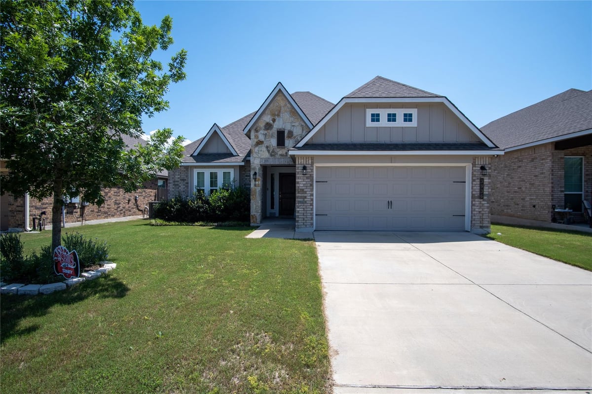 View 3936 Aransas DR in Three Creeks 3936 Aransas DR - property photo 1 - Luxury home in Three Creeks, Belton, TX