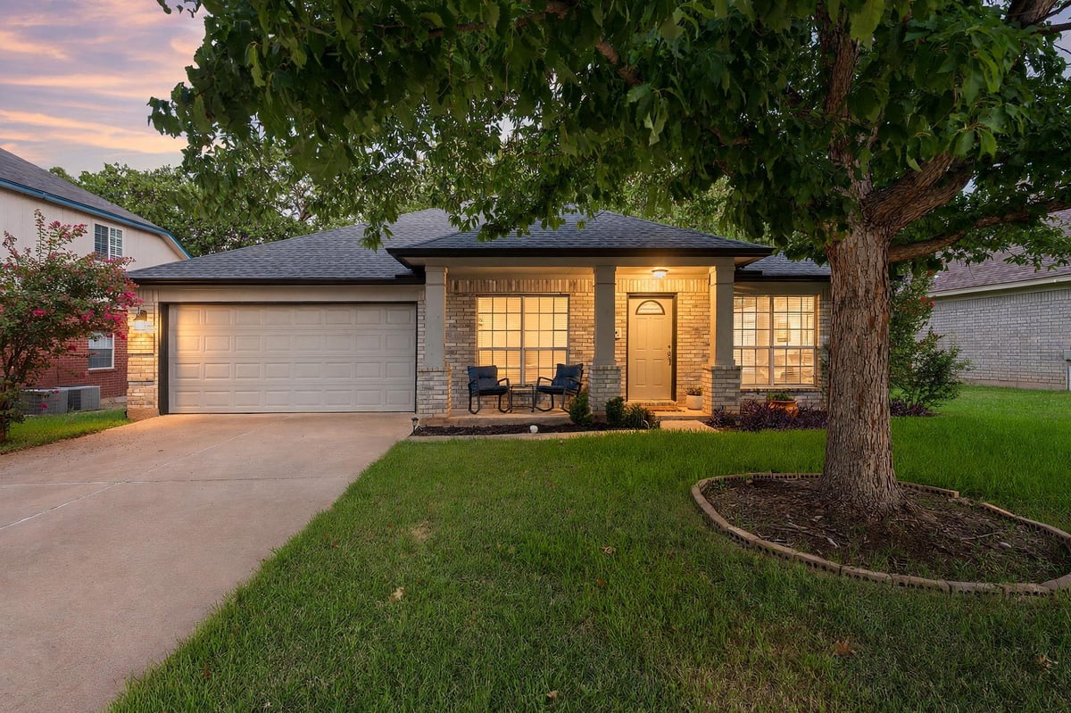 View 3936 Kristencreek LN in Vista Oaks Rev 1A 3936 Kristencreek LN - property photo 1 - Luxury home in Vista Oaks Rev 1A, Round Rock, TX