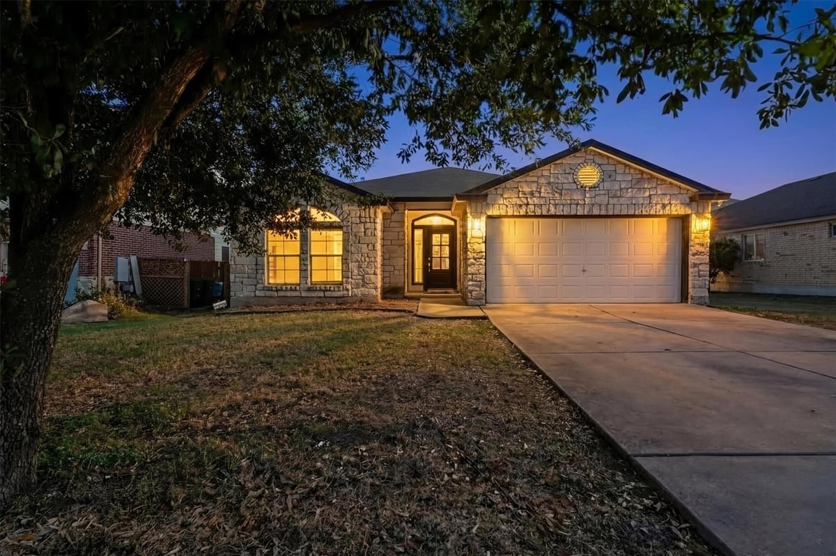 394 Verano Cir - front exterior - Luxury home in Four Seasons Farm Sec II, Kyle, TX