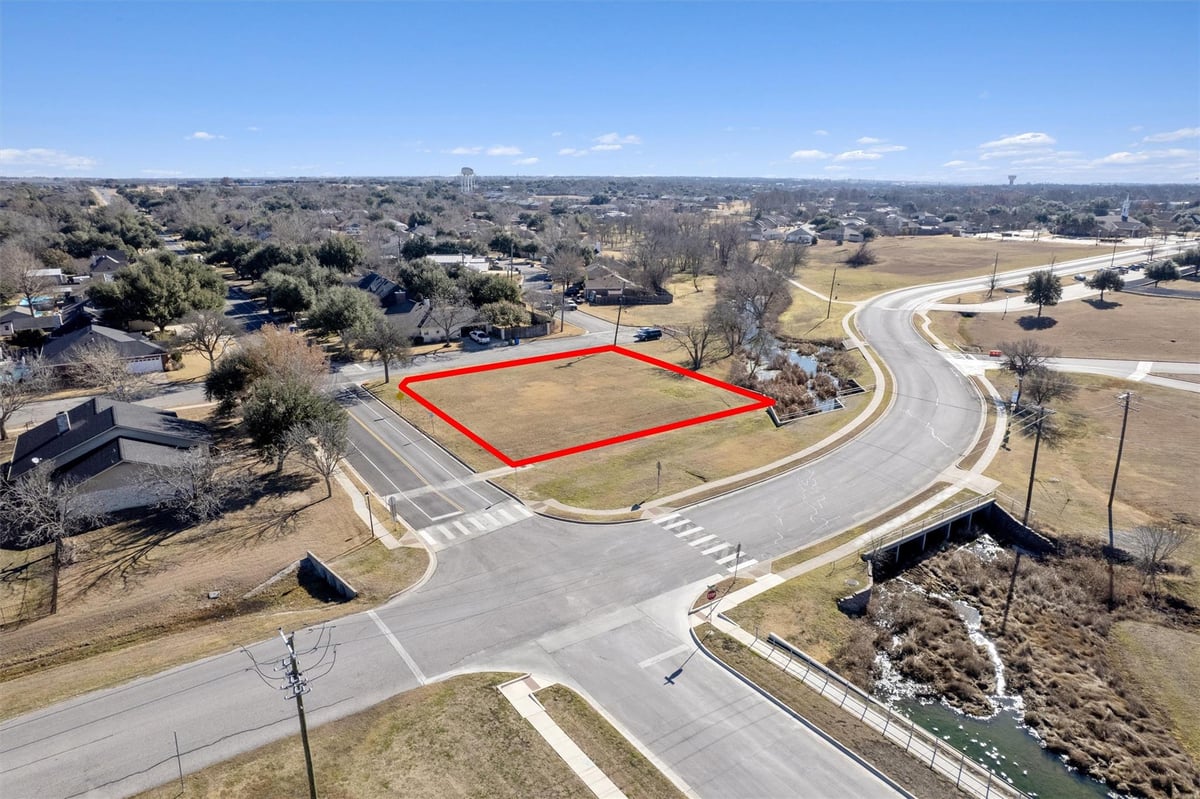 View 3949 Pinehurst Dr in Cuba John M Sec 01 3949 Pinehurst Dr - front exterior - Luxury lot in Cuba John M Sec 01, Taylor, TX