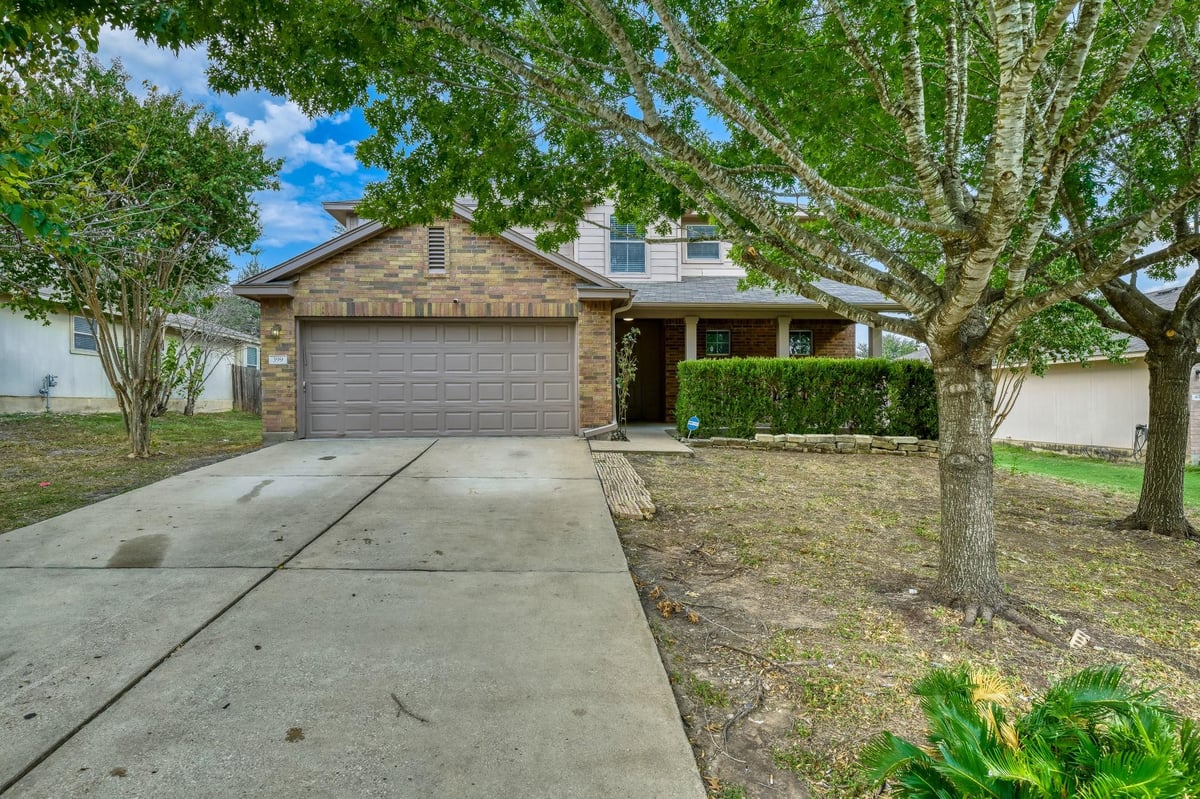 View 399 Paddington DR in Kensington Trails Sec 2 399 Paddington DR - property photo 1 - Luxury home in Kensington Trails Sec 2, Kyle, TX