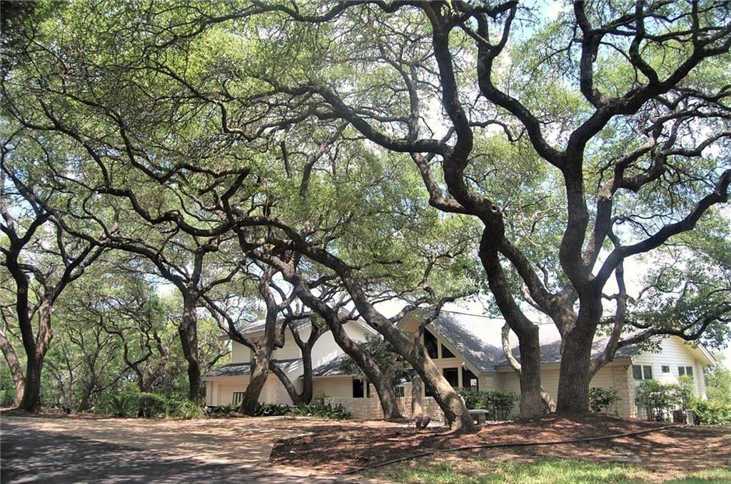 View 4 HEDGE Ln in Rob Roy 4 HEDGE Ln - property photo 1 - Luxury home in Rob Roy, Austin, TX