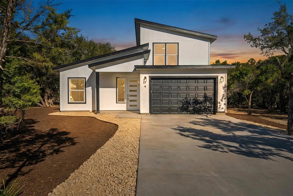 Kitchen at 4 Huisache Ln - 3 bed 2 bath home