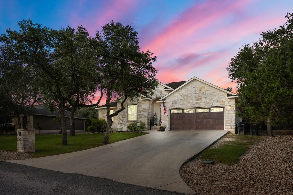 View 4 Maplewood RD in Woodcreek Sec 20 4 Maplewood RD - front exterior - Luxury home in Woodcreek Sec 20, Wimberley, TX