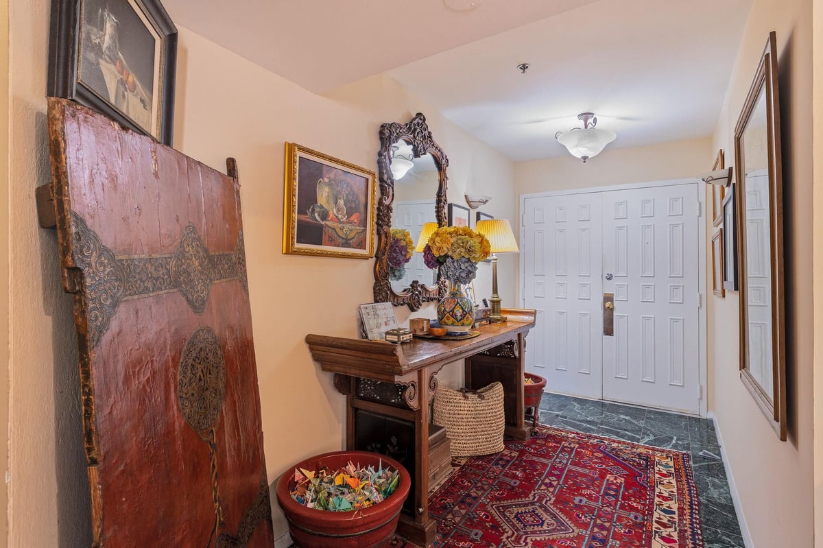 View 40 N Interstate 35 Hwy N Unit #1B3 in Towers Town Lake Condo Amd 40 N Interstate 35 Hwy N Unit #1B3 - front exterior - Luxury home in Towers Town Lake Condo Amd, Austin, TX