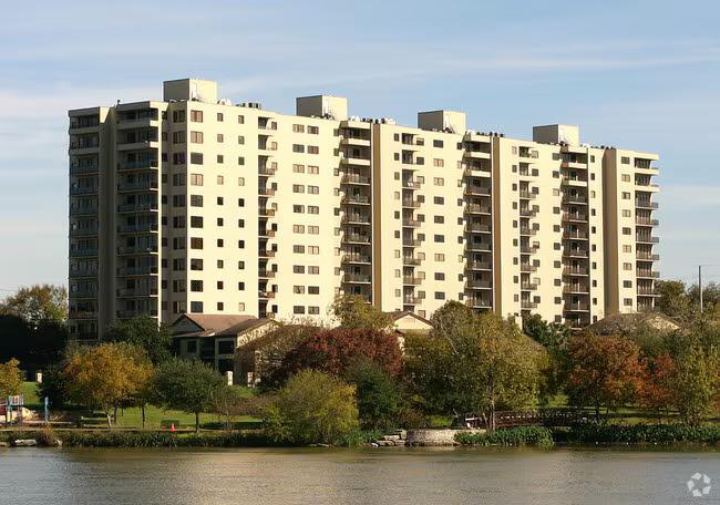 View 40 N Interstate 35 Highway Unit #4A4 in Towers Town Lake Condo Amd 40 N Interstate 35 Highway Unit #4A4 - front exterior - Luxury home in Towers Town Lake Condo Amd, Austin, TX