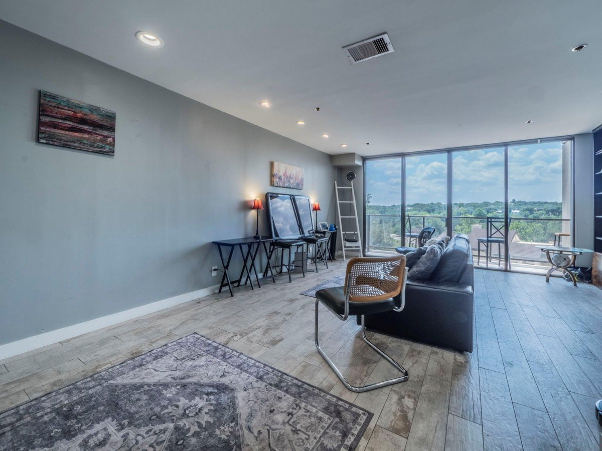 Primary bedroom at 40 N Interstate 35 Hwy Unit #4A4 - 2 bed 2 bath home