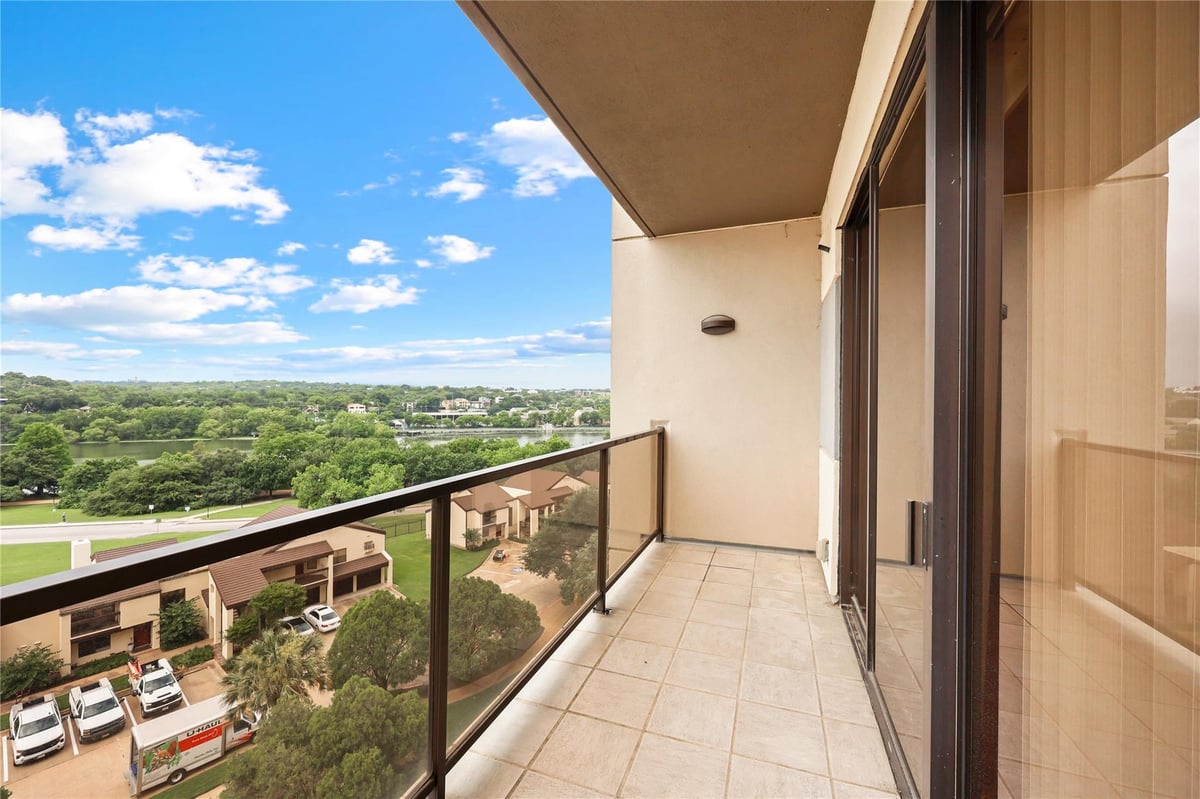 View 40 N Interstate 35 Highway Unit #8C4 in Downtown Austin 40 N Interstate 35 Highway Unit #8C4, photo 1 of 22, Downtown Austin, Austin, TX