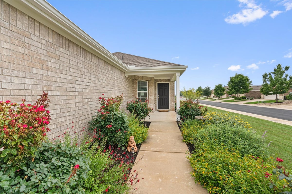 View 400 Fannin CT in Sun City Nbrhd 86 400 Fannin CT - front exterior - Luxury home in Sun City Nbrhd 86, Georgetown, TX