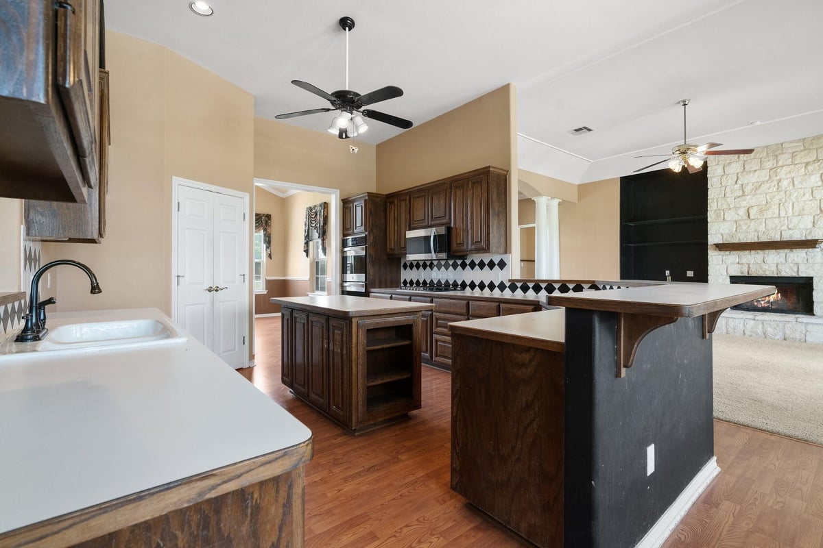 Living area at 400 Hyview Ln - H005D86H - Hutto Abstracts, Hutto, TX