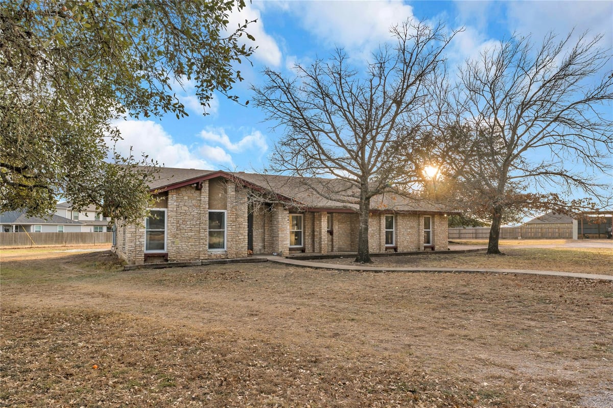 View 400 Robin Ln in Luciano Cabasas 400 Robin Ln - property photo 1 - Luxury home in Luciano Cabasas, Bertram, TX