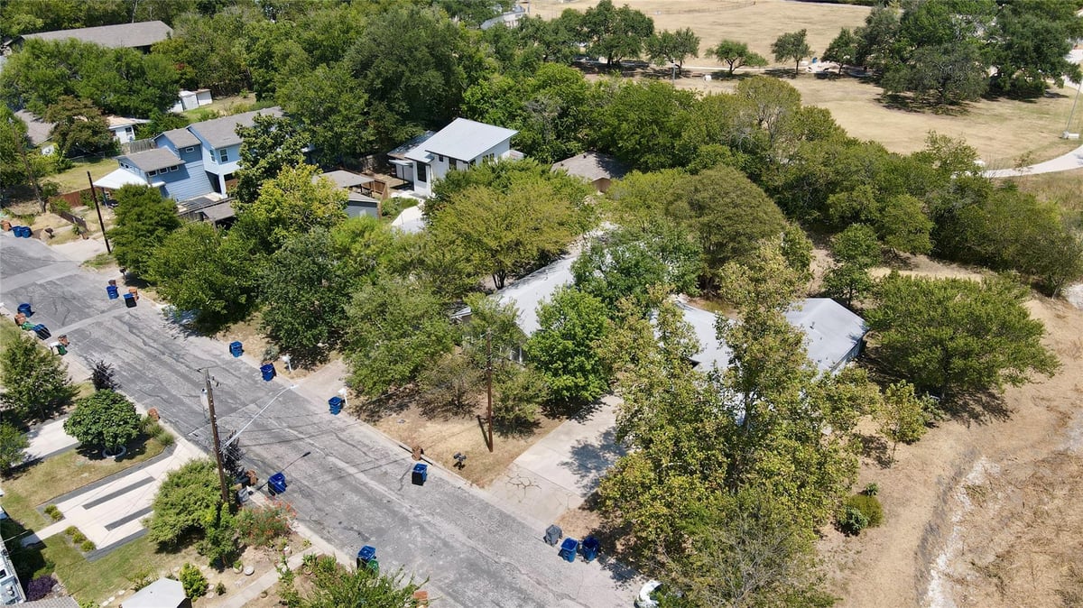 View 400 Swanee DR in Silverton Heights 400 Swanee DR - property photo 1 - Luxury home in Silverton Heights, Austin, TX