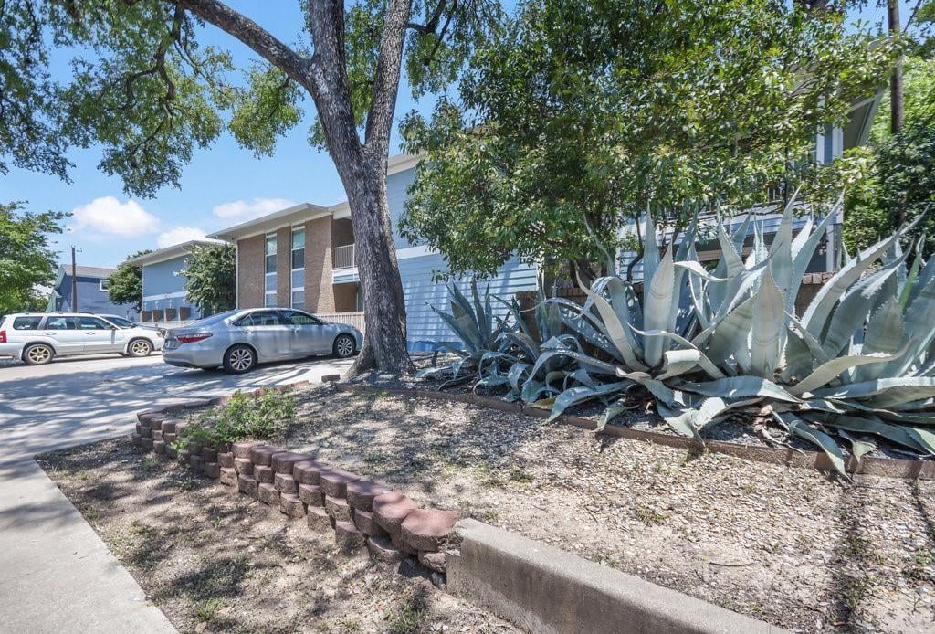 View 400 W 35th. ST Unit #103 in West 35th Street Condo 400 W 35th. ST Unit #103 - property photo 1 - Luxury home in West 35th Street Condo, Austin, TX