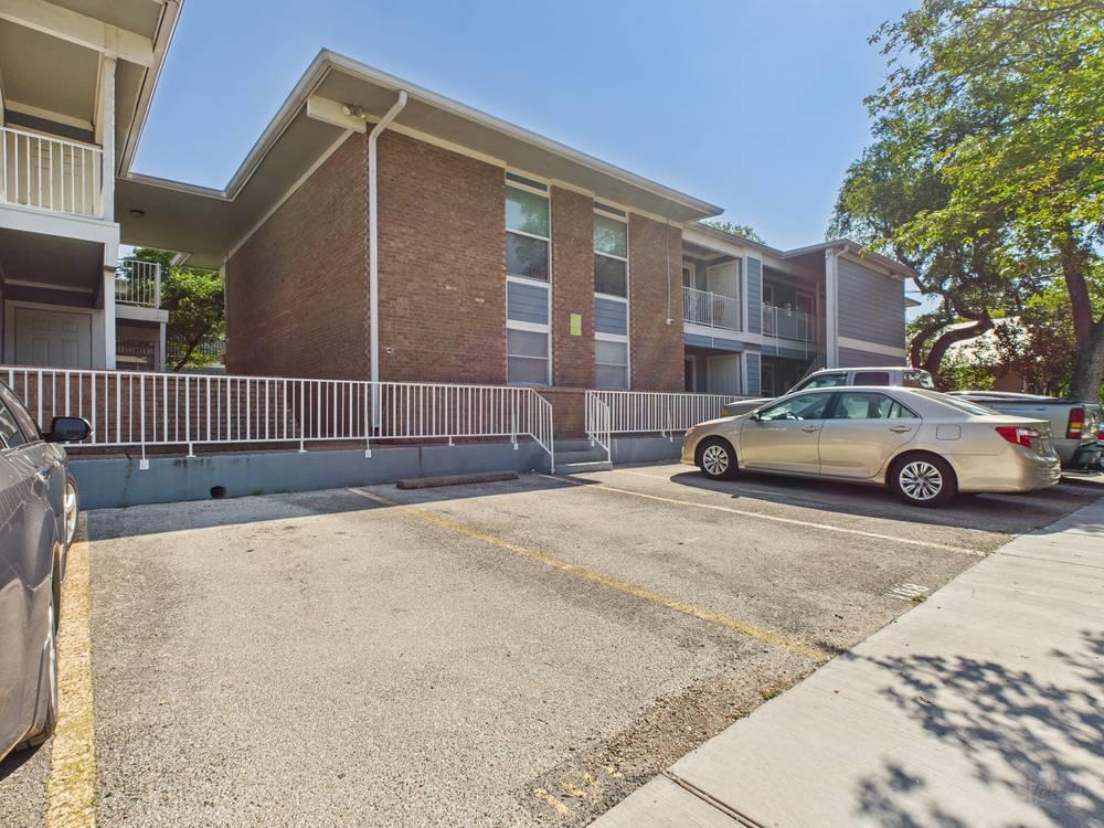 View 400 W 35th ST Unit #104 in West 35th Street Condo 400 W 35th ST Unit #104 - property photo 1 - Luxury home in West 35th Street Condo, Austin, TX