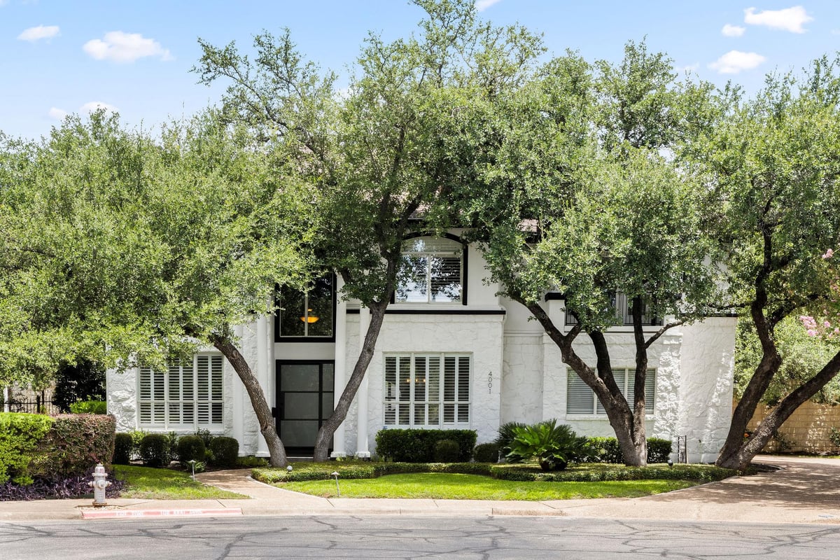 View 4001 Campo Viejo CV in Parkstone Ph 01 4001 Campo Viejo CV - front exterior - Luxury home in Parkstone Ph 01, Austin, TX