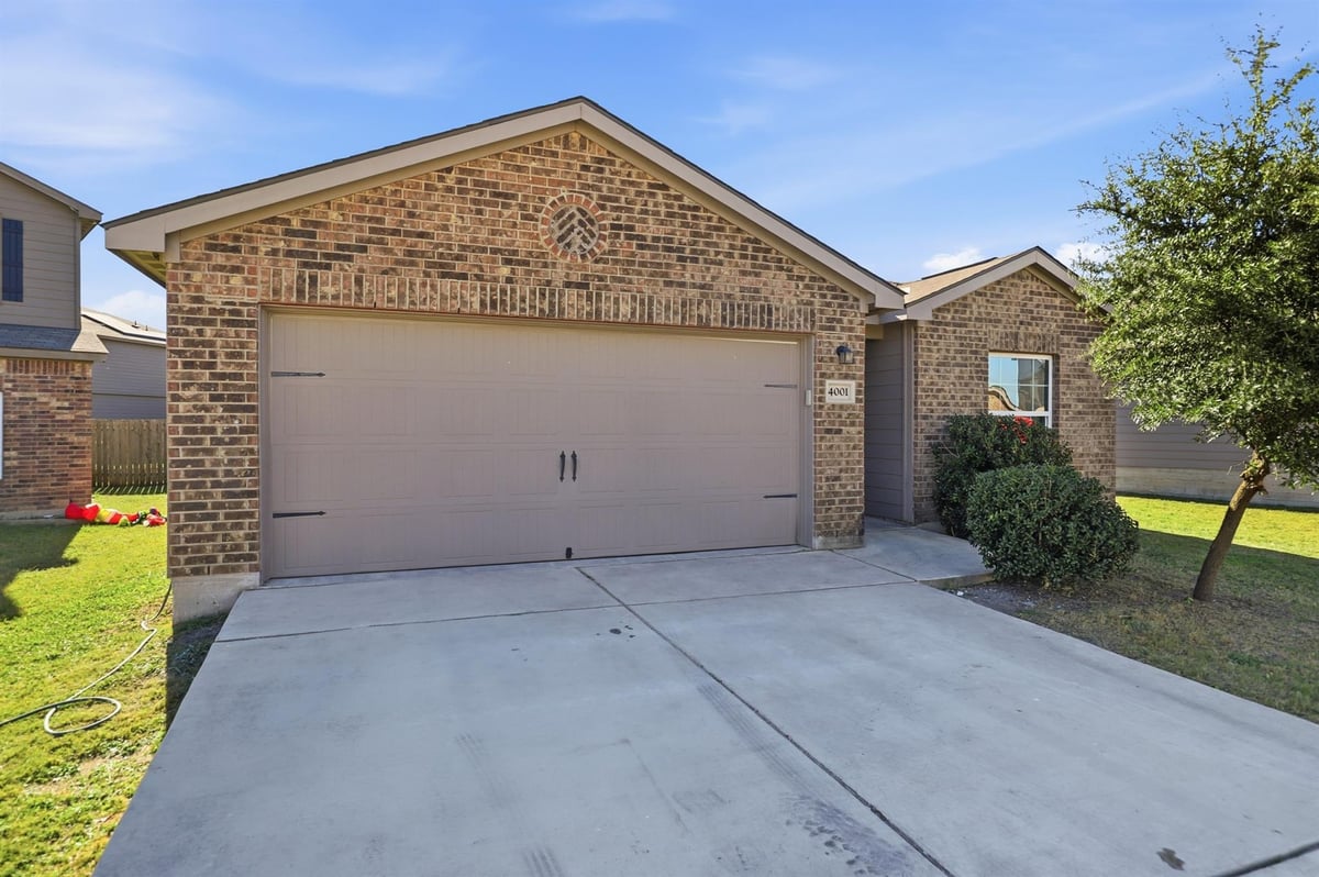 View 4001 Cressler Ln Unit #15G in Sonterra 2 Condos Ph 2 4001 Cressler Ln Unit #15G - front exterior - Luxury home in Sonterra 2 Condos Ph 2, Jarrell, TX