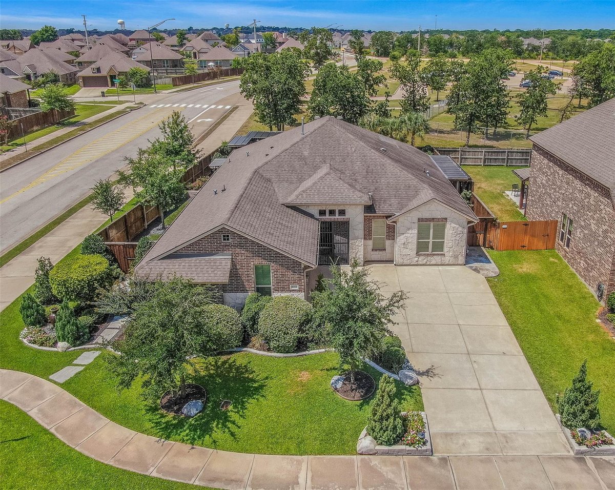 View 4001 Dunlap Loop in Bridgewood Sub Ph 2 4001 Dunlap Loop - front exterior - Luxury home in Bridgewood Sub Ph 2, College Station, TX