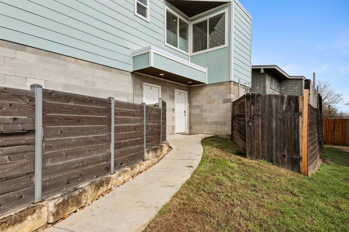 View 4001 Red River St Unit #4 in Country Club Heights 4001 Red River St Unit #4 - front exterior - Luxury home in Country Club Heights, Austin, TX