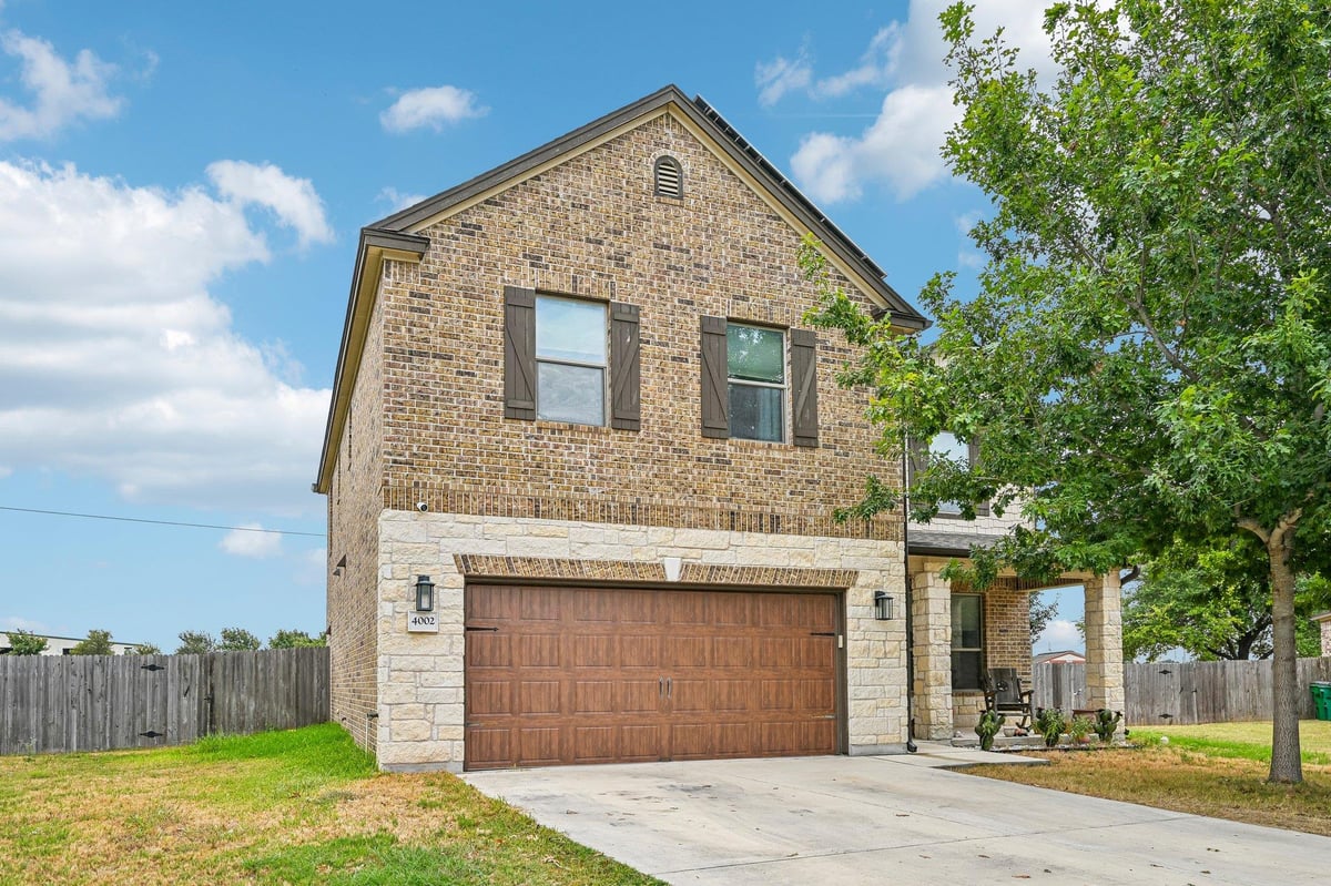 View 4002 Kings Canyon DR in Taylor 4002 Kings Canyon DR, photo 1 of 40, Taylor, Taylor, TX