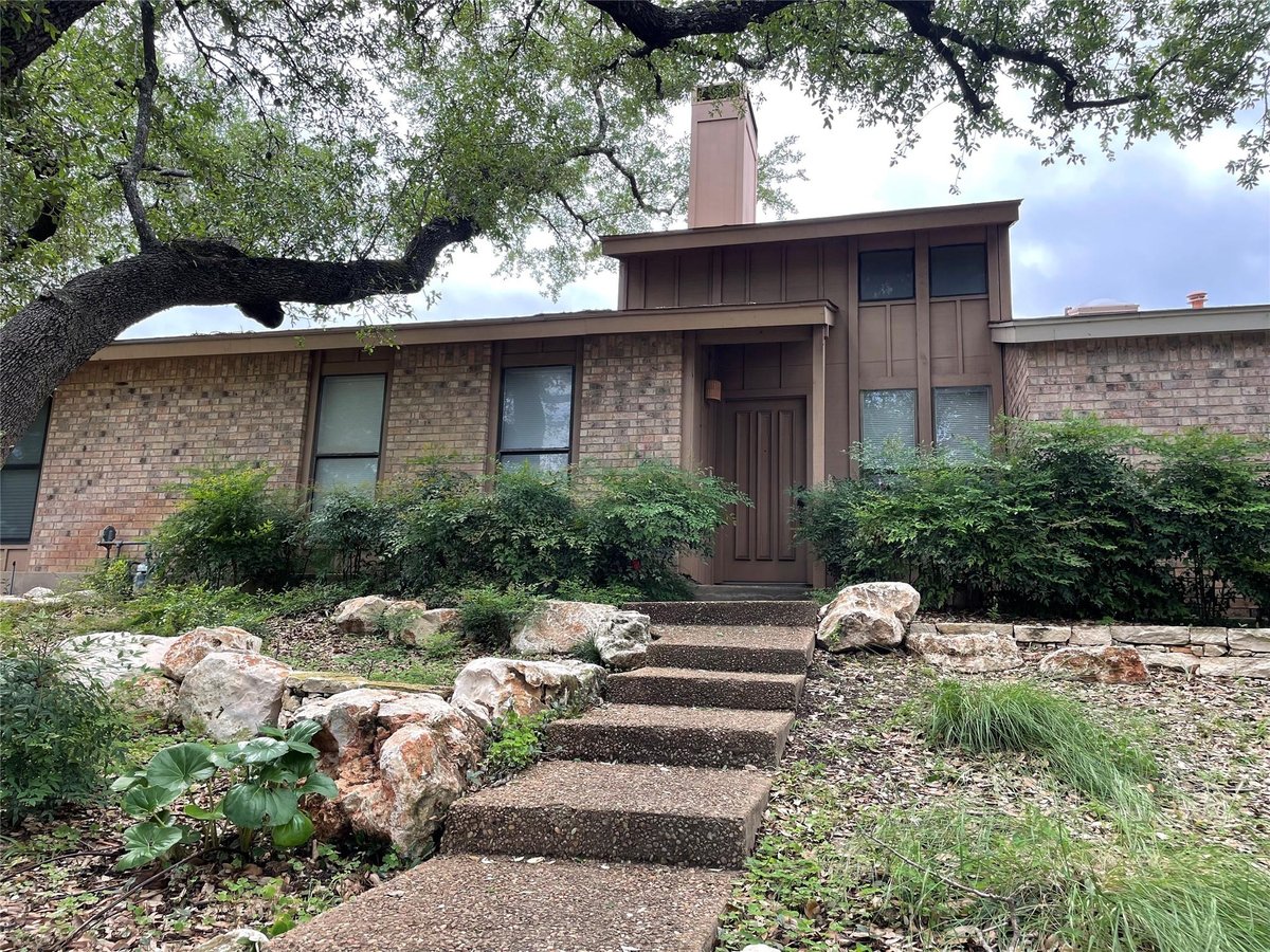 View 4003 Tealwood TRL in Trails Ph 01B 4003 Tealwood TRL - property photo 1 - Luxury home in Trails Ph 01B, Austin, TX