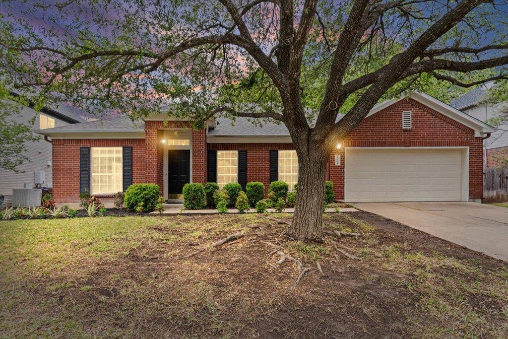 View 4004 Castle Crk in Vista Oaks Sec 3A 4004 Castle Crk - front exterior - Luxury home in Vista Oaks Sec 3A, Round Rock, TX