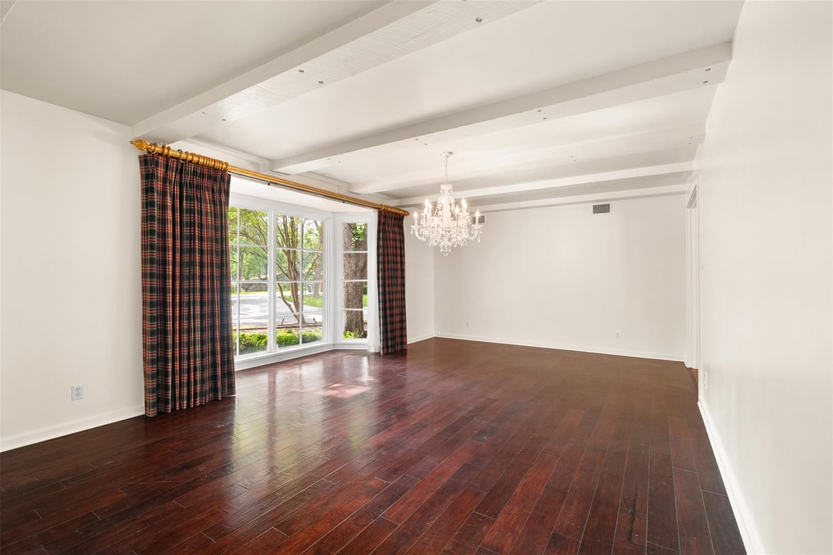 Primary bedroom at 4005/4007 El Capitan Dr - 7 bed 5 bath home
