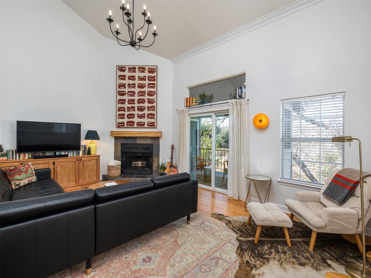 View 4006 Shoal Creek Blvd Unit #B in Shoal Creek Park 02 4006 Shoal Creek Blvd Unit #B - front exterior - Luxury home in Shoal Creek Park 02, Austin, TX