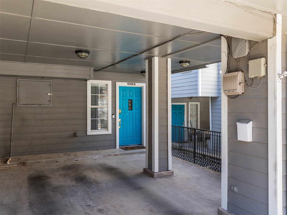Primary bedroom at 4006 Shoal Creek Blvd Unit #B - 2 bed 2 bath home