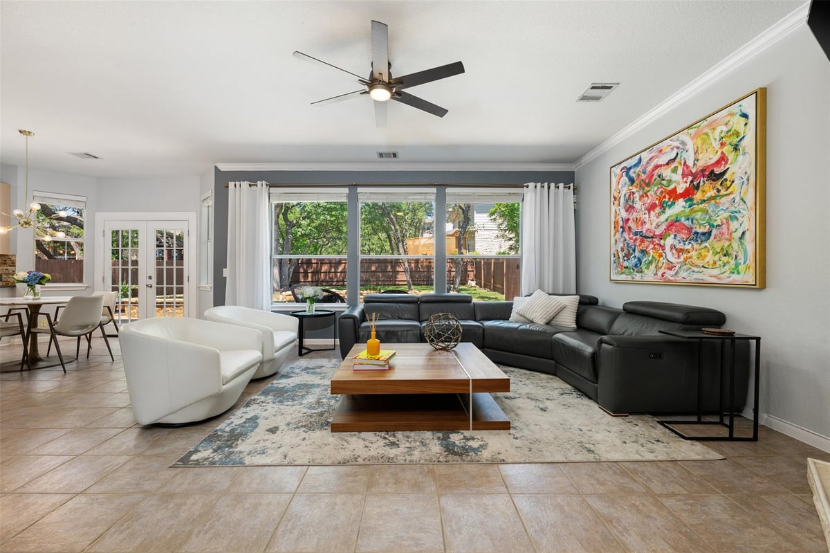 Living area at 4008 Canyon Glen Cir - 4 bed 2 bath home