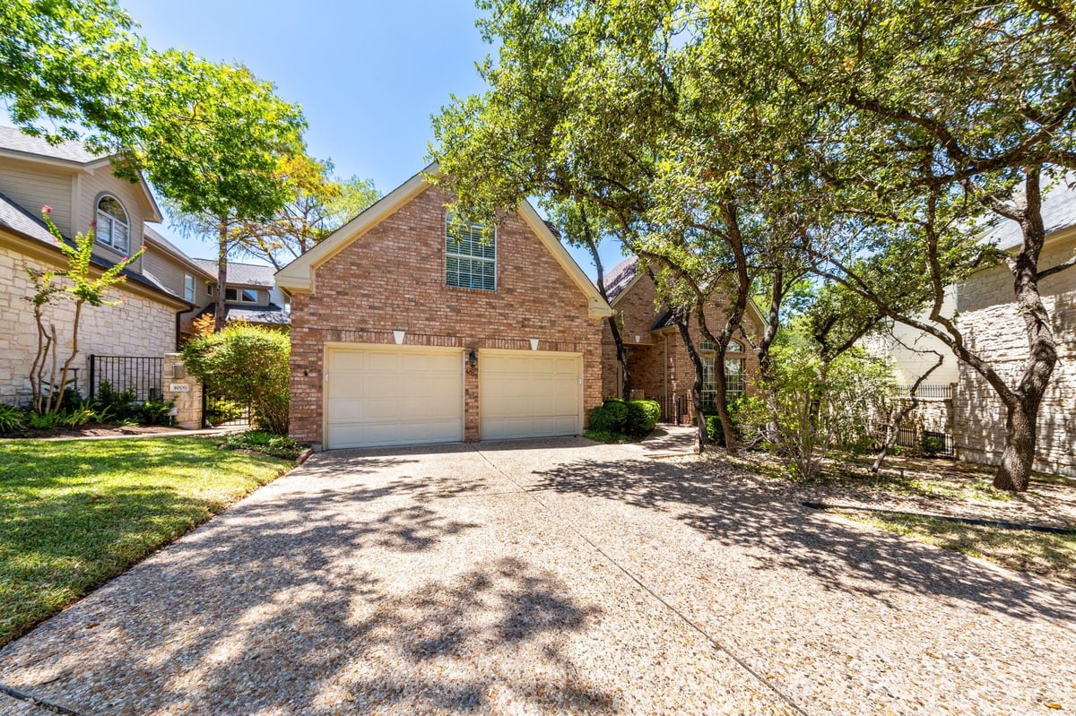 View 4008 Hambletonian in Davenport Ranch Ph 03 Sec 04 4008 Hambletonian - property photo 1 - Luxury home in Davenport Ranch Ph 03 Sec 04, Austin, TX