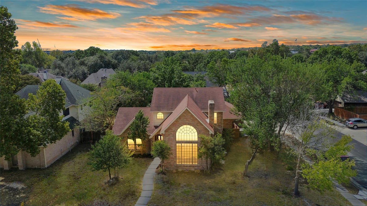 View 401 Applewood Dr in Willow Creek Sec 01 401 Applewood Dr - property photo 1 - Luxury home in Willow Creek Sec 01, Pflugerville, TX