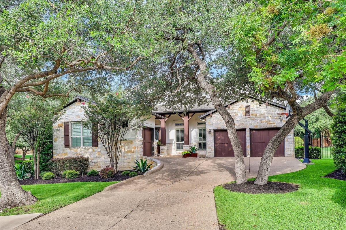 View 401 Bluff View RD in Ranch At Brushy Creek Sec 05 401 Bluff View RD - front exterior - Luxury home in Ranch At Brushy Creek Sec 05, Cedar Park, TX