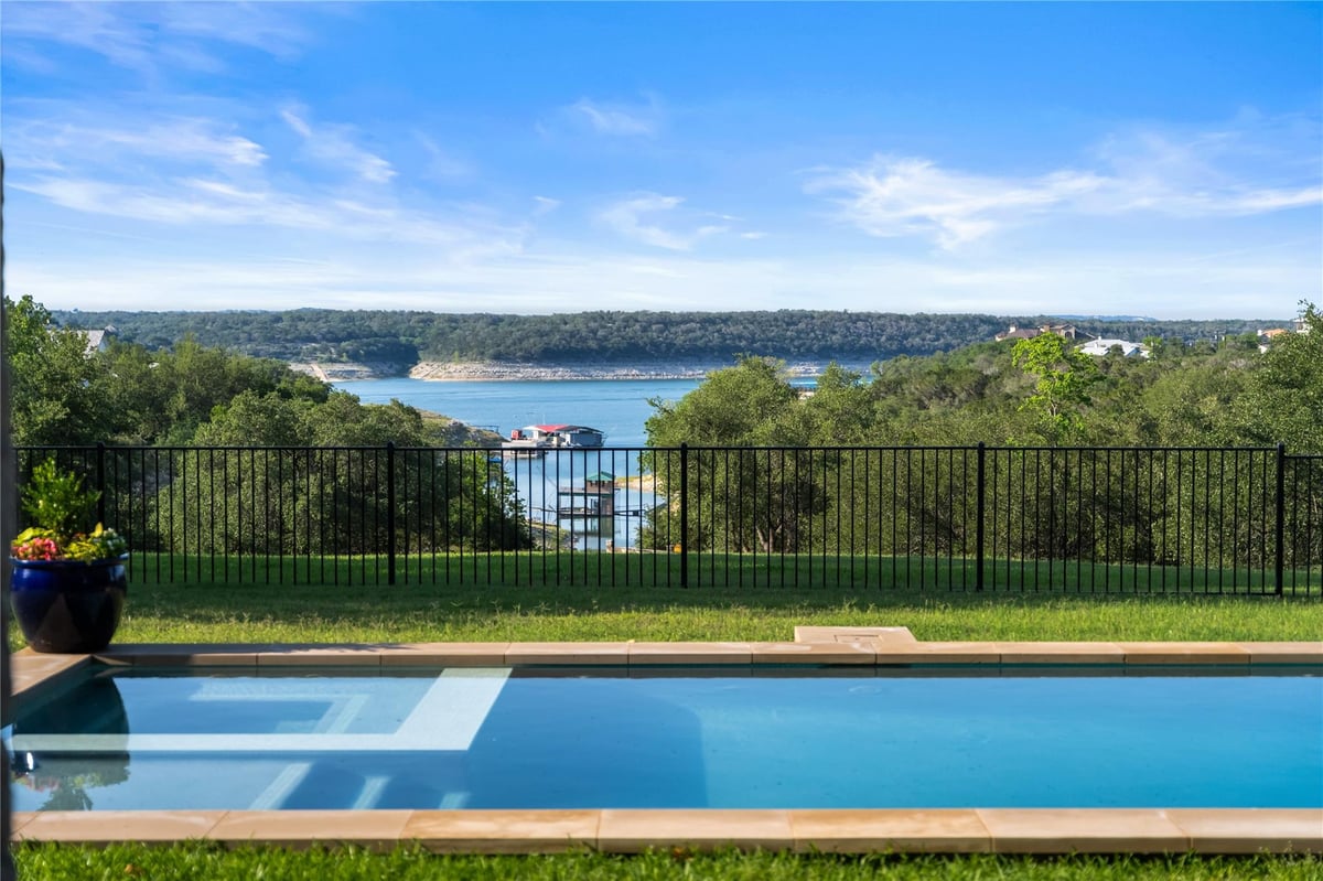 401 Brooks Hollow Rd - front exterior - Luxury home in Coves At Lakeway, Lakeway, TX