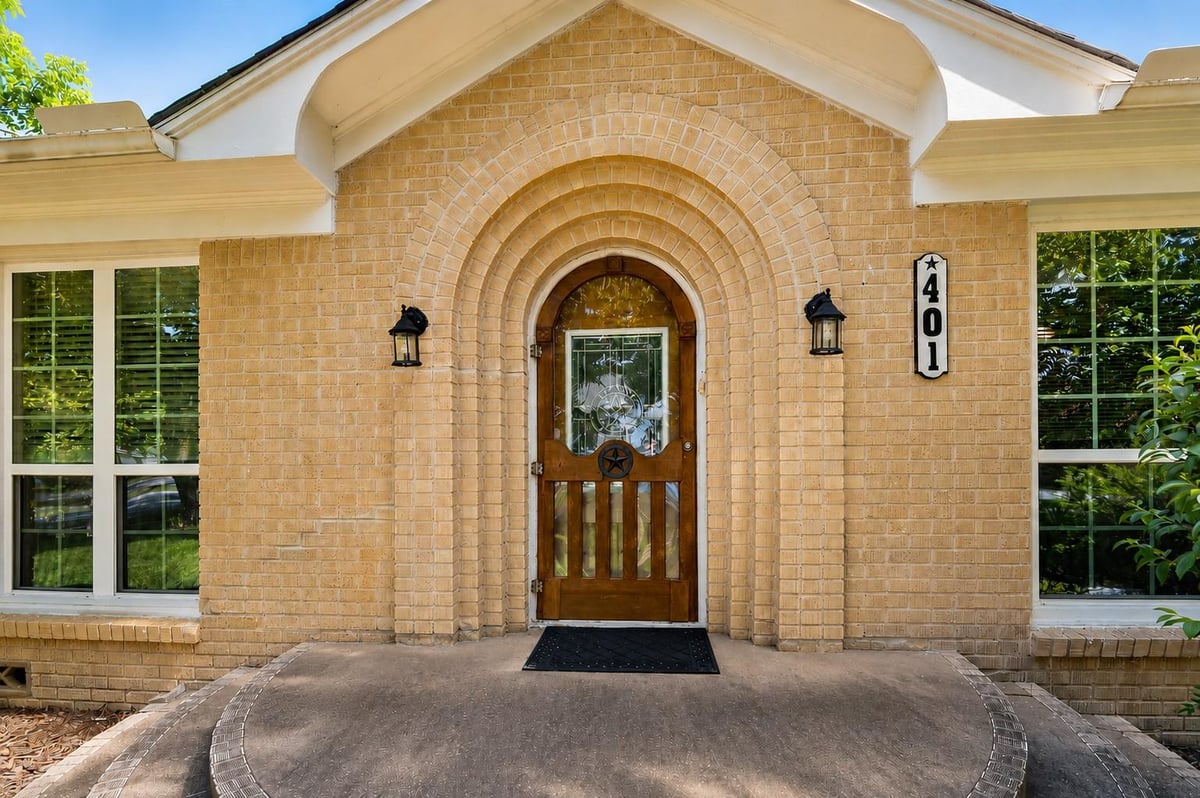 View 401 Donohoe ST in Leach Wm Sur Aka Hallenbeck Add 401 Donohoe ST - front exterior - Luxury home in Leach Wm Sur Aka Hallenbeck Add, Granger, TX