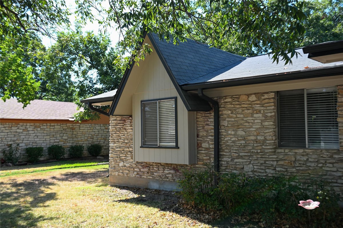 View 401 Dove Creek DR in Dove Creek Sec 01 401 Dove Creek DR - property photo 1 - Luxury home in Dove Creek Sec 01, Round Rock, TX