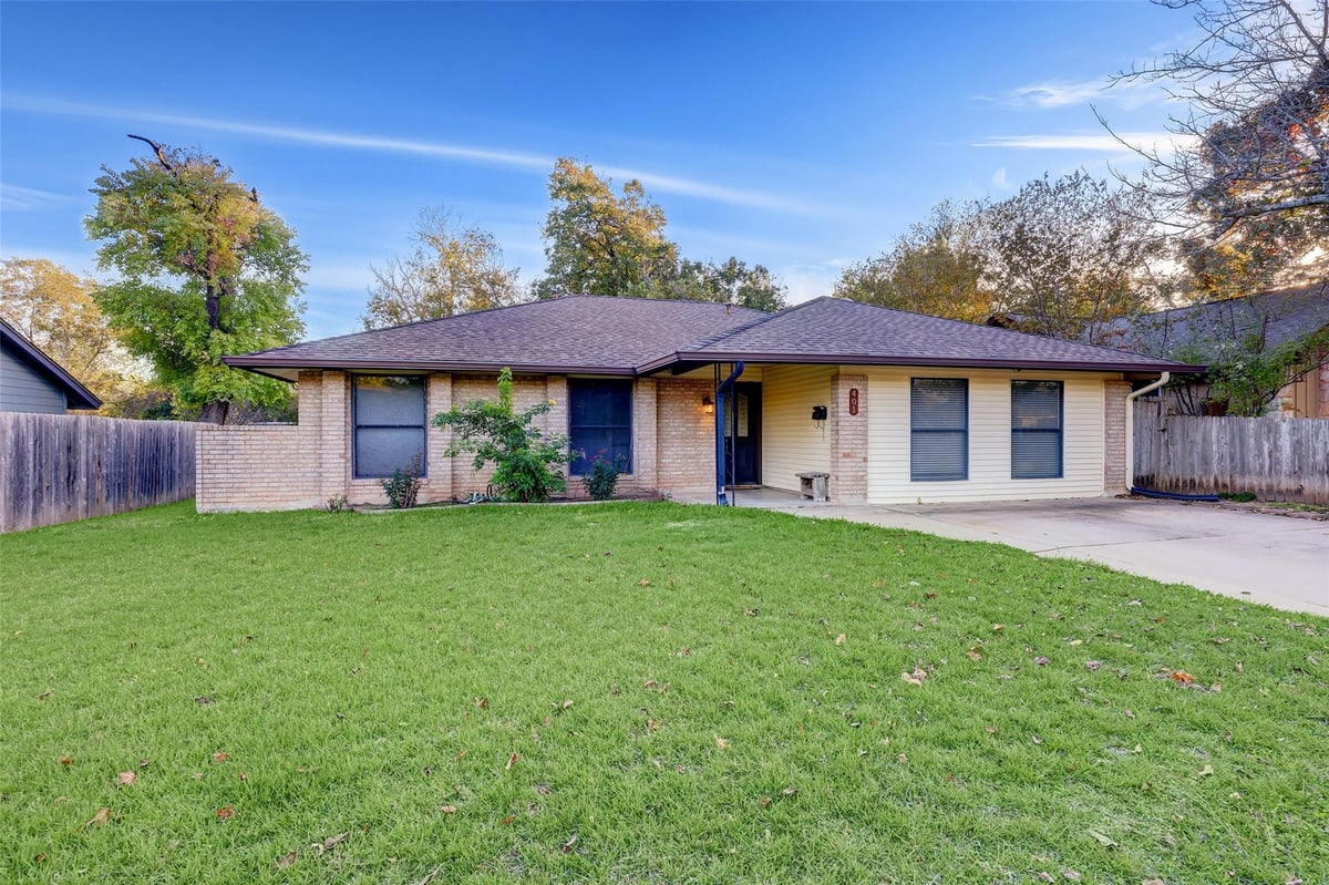 View 401 Heartwood Dr in Community Fairview Sec 04 401 Heartwood Dr - front exterior - Luxury home in Community Fairview Sec 04, Austin, TX