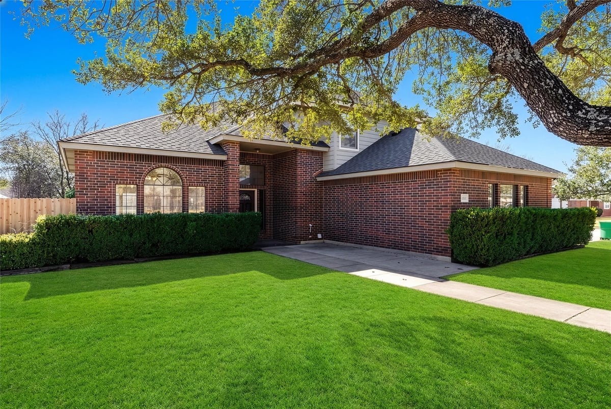 View 401 Hickory Ridge Trl in Saxony 401 Hickory Ridge Trl - front exterior - Luxury home in Saxony, Pflugerville, TX