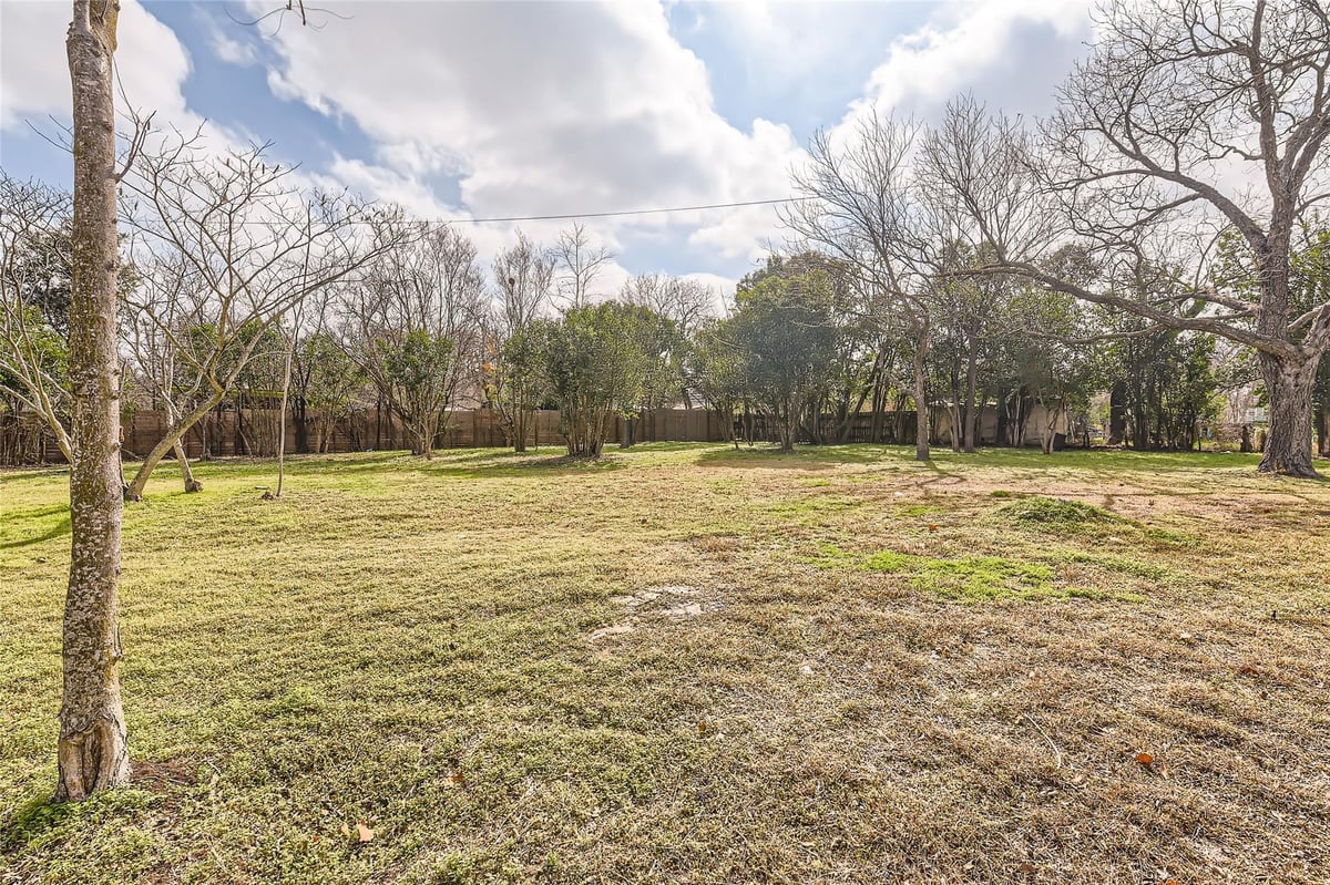 View 401 Oak PLZ in Dean Terrace 401 Oak PLZ - property photo 1 - Luxury lot in Dean Terrace, Austin, TX