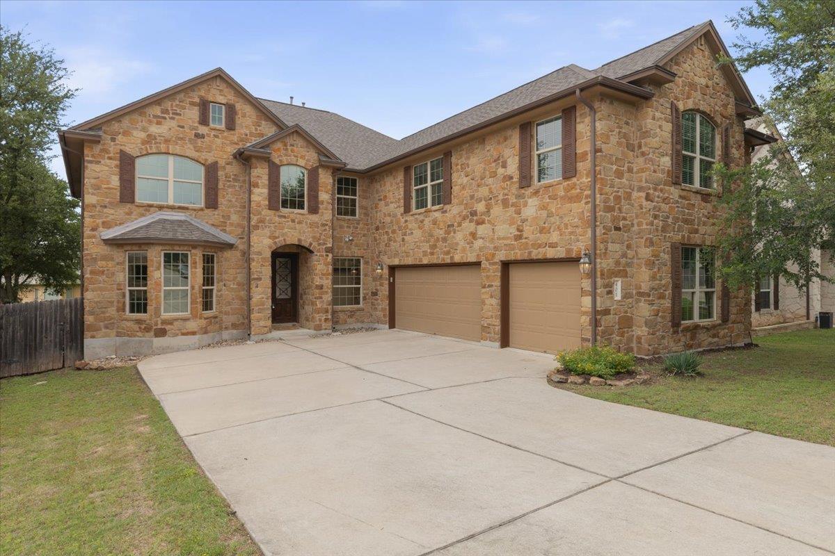 Living area at 401 Spanish Mustang Dr - 5 bed 4 bath home