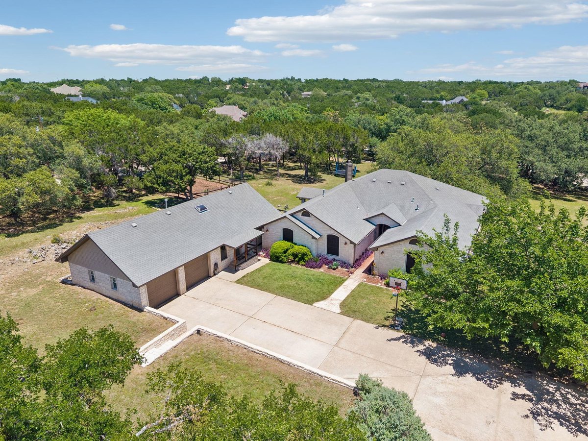 401 Twin Springs RD - front exterior - Luxury home in Twin Spgs Sec 01, Georgetown, TX