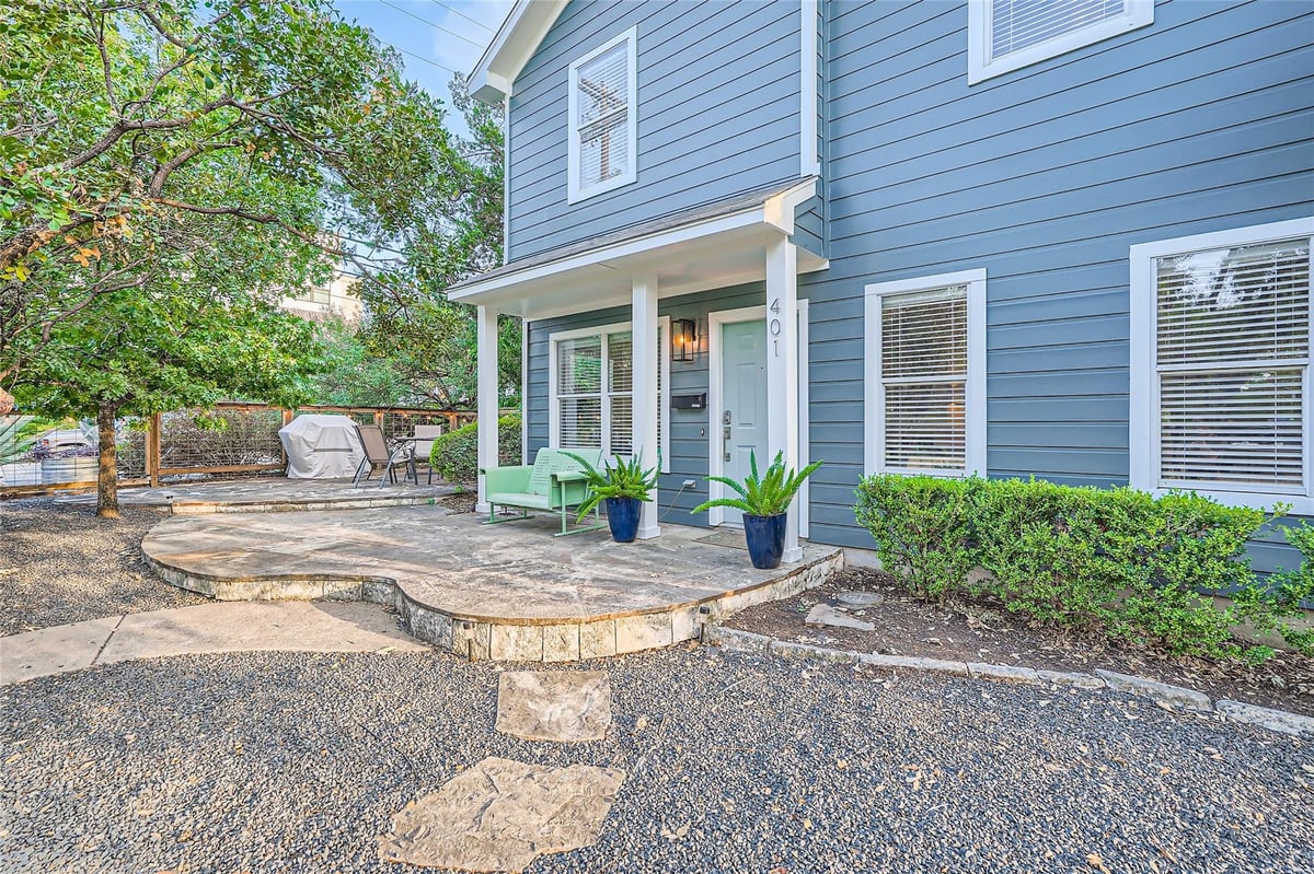 View 401 W. Johanna ST in Gillis Simon 401 W. Johanna ST - property photo 1 - Luxury home in Gillis Simon, Austin, TX