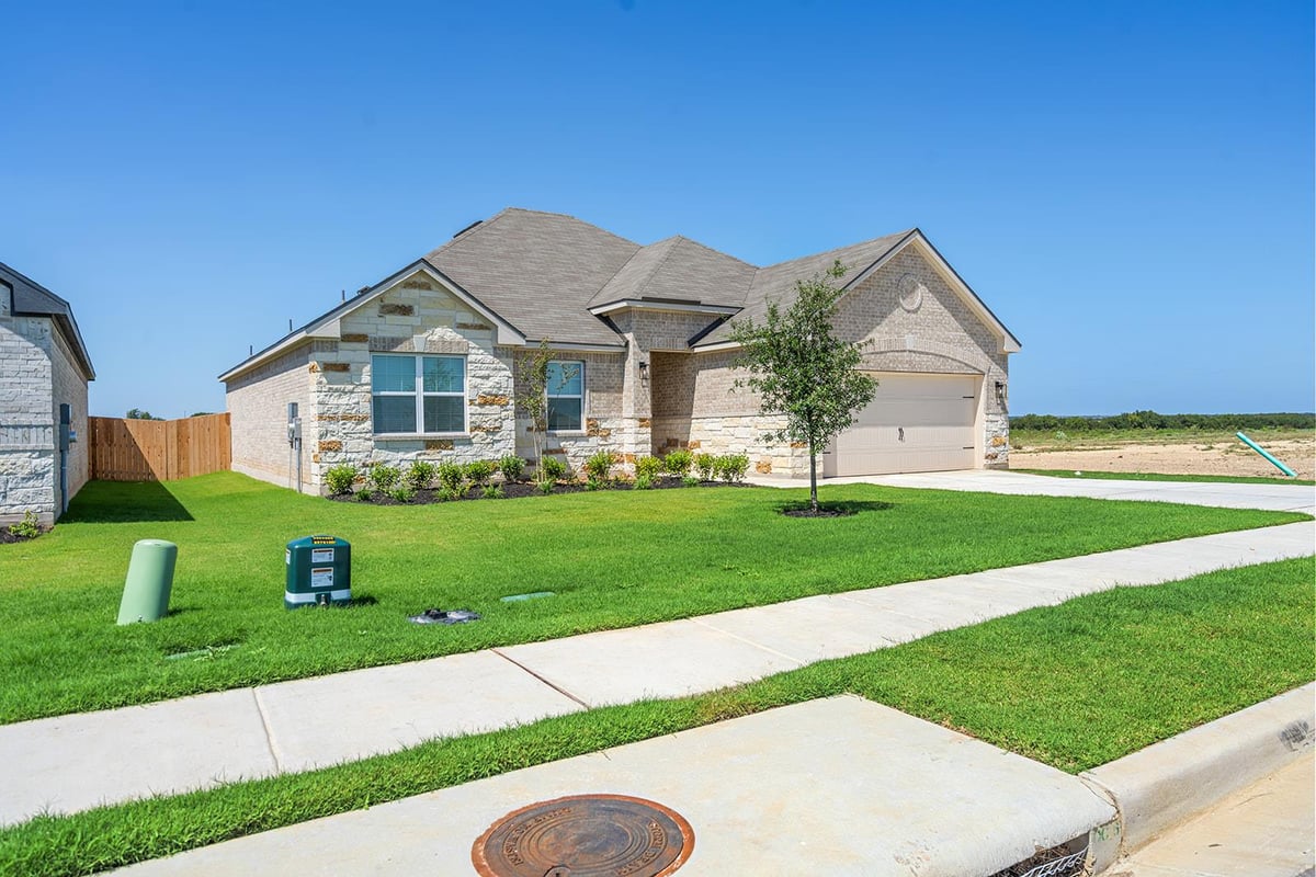 View 401 W Luna Blue LN in Colson Ranch 401 W Luna Blue LN - front exterior - Luxury home in Colson Ranch, Jarrell, TX