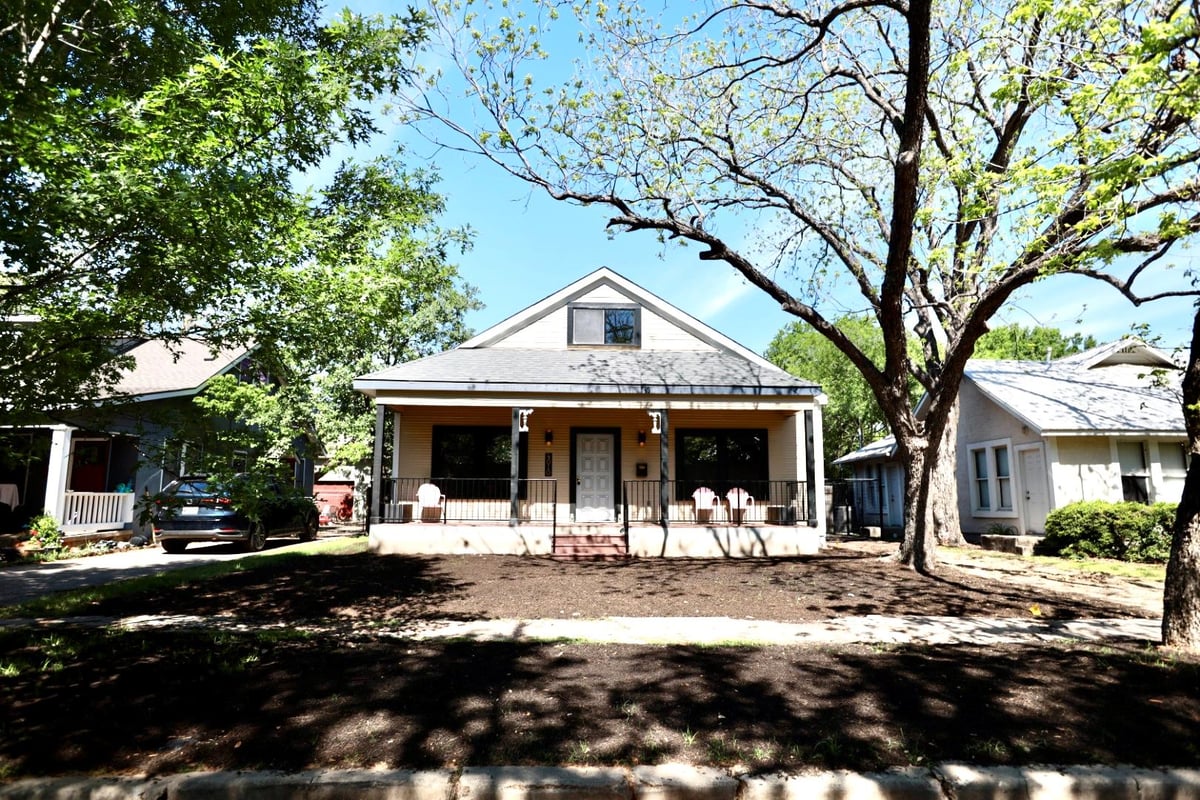 View 4010 Avenue D Ave in Hyde Park Add 02 4010 Avenue D Ave - front exterior - Luxury home in Hyde Park Add 02, Austin, TX