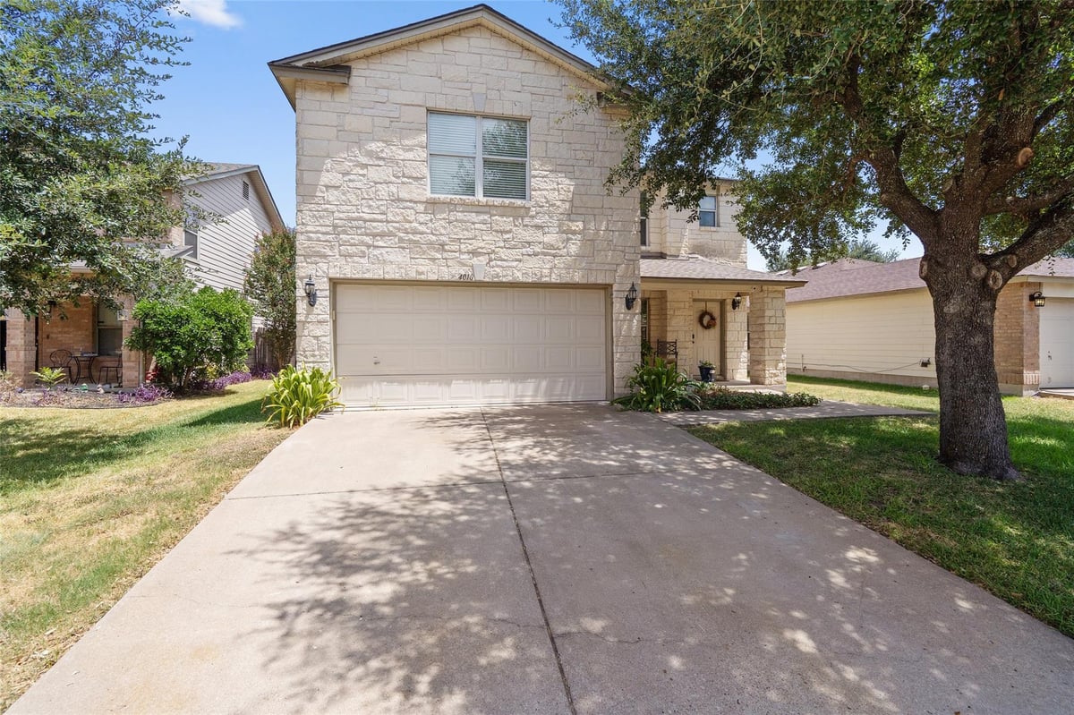 4010 Kings Canyon DR - property photo 1 - Luxury home in North Park Ph 01 Amd 02, Taylor, TX