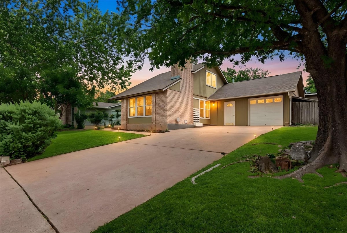 View 4011 Hillside DR in Brushy Creek Sec 01 Or South 4011 Hillside DR - front exterior - Luxury home in Brushy Creek Sec 01 Or South, Round Rock, TX