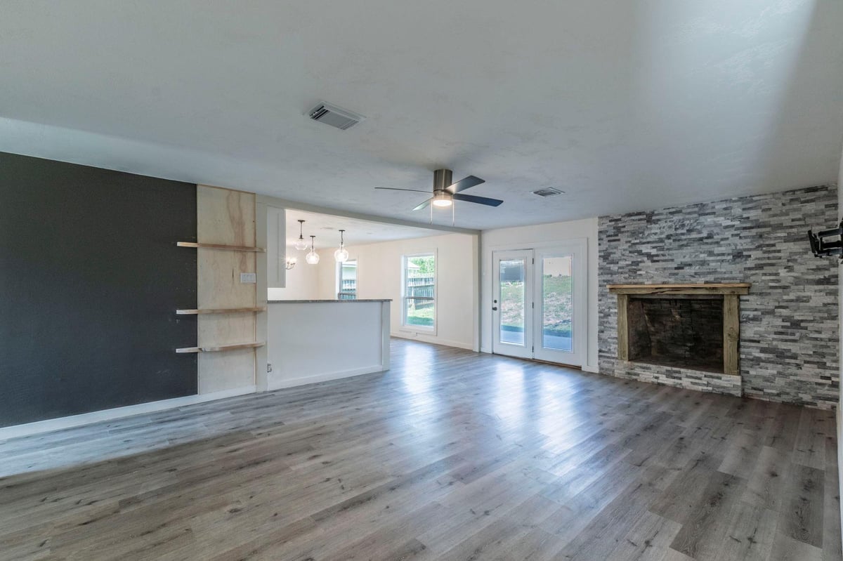 Living area at 4013  Valley View Dr - 3 bed 2 bath home